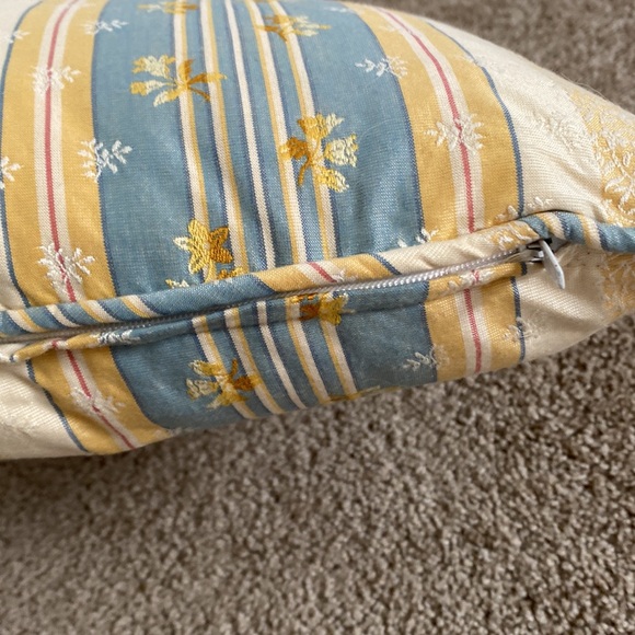 Pierre Deux maintenon blue fabric custom made pillow - Picture 2 of 5